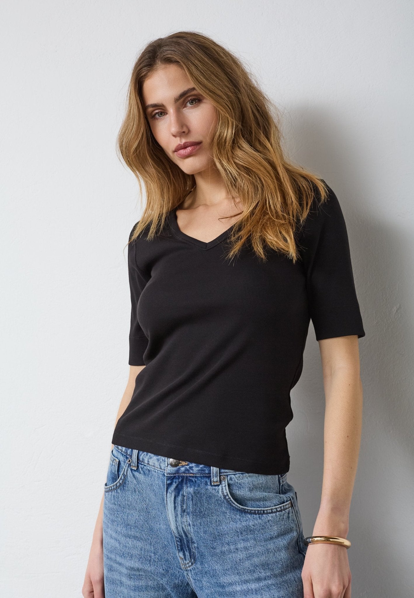 GrannyCC Rib SS V - Tee - Black - Co'couture