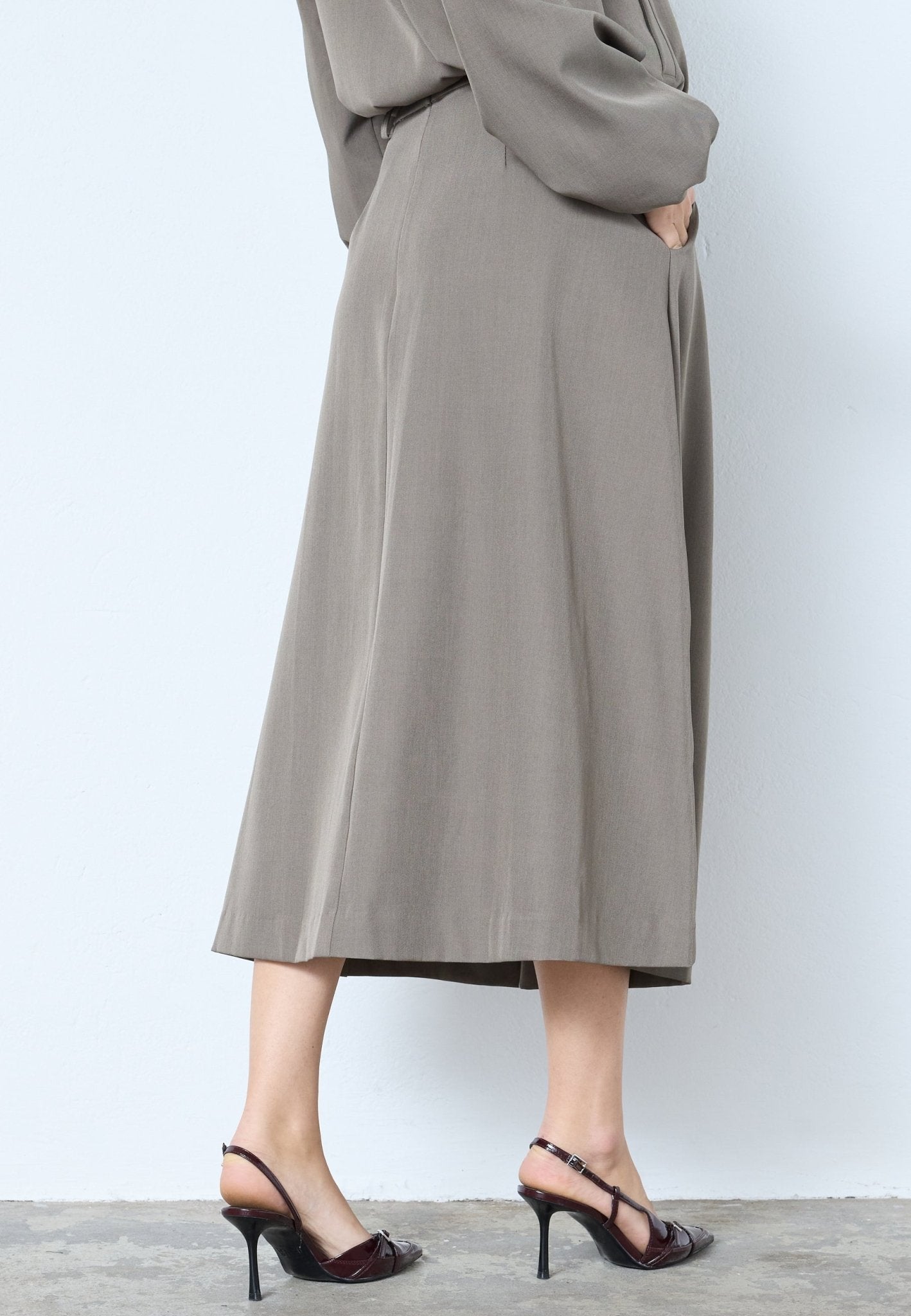 LunaCC Pocket Pleat Skirt - Walnut - Co'couture