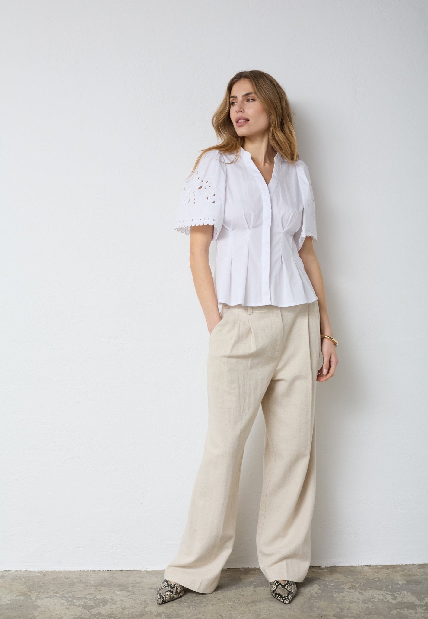 PoppyCC Emb SS V - Shirt - White - Co'couture