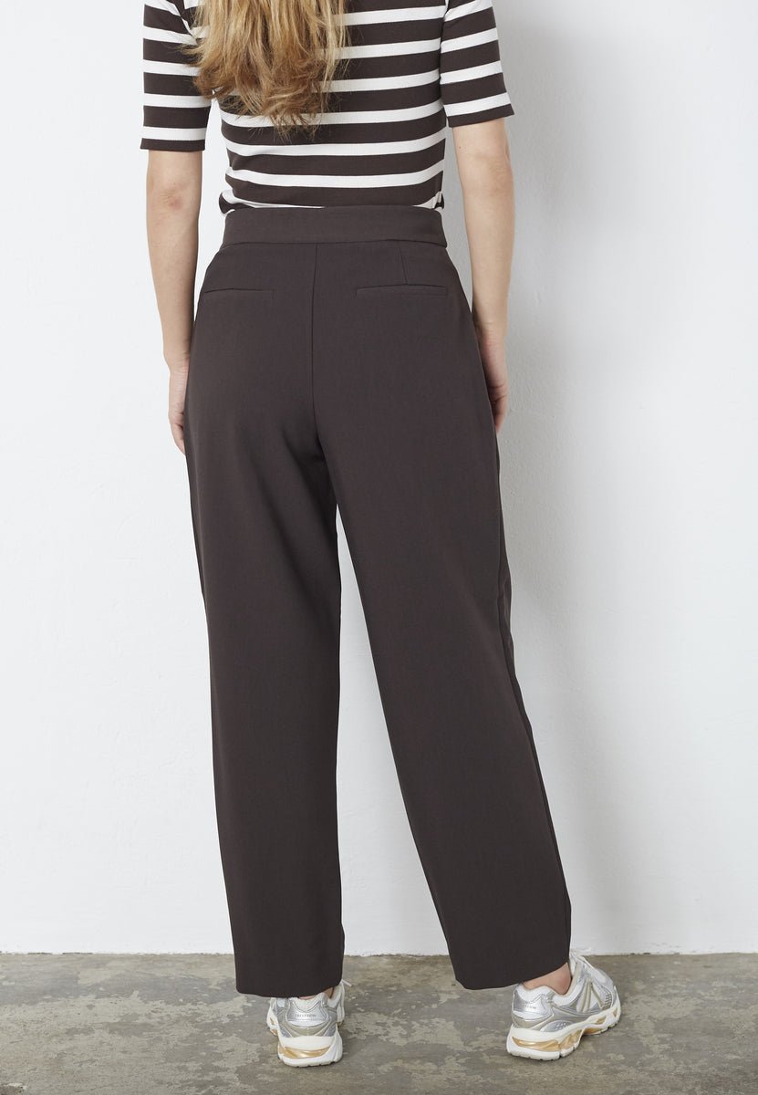 VolaCC Carrot Pleat LL Pant - Dark Brown - Co'couture