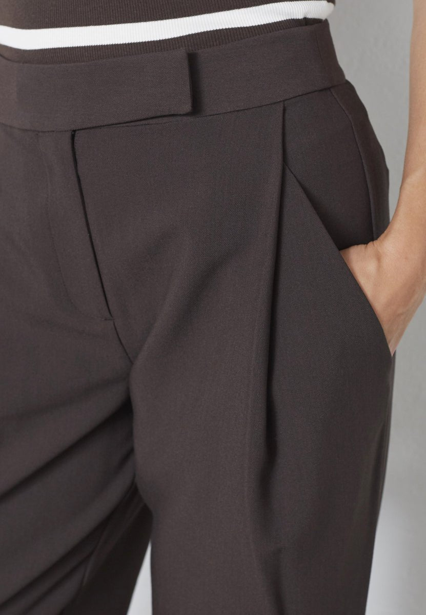 VolaCC Carrot Pleat LL Pant - Dark Brown - Co'couture