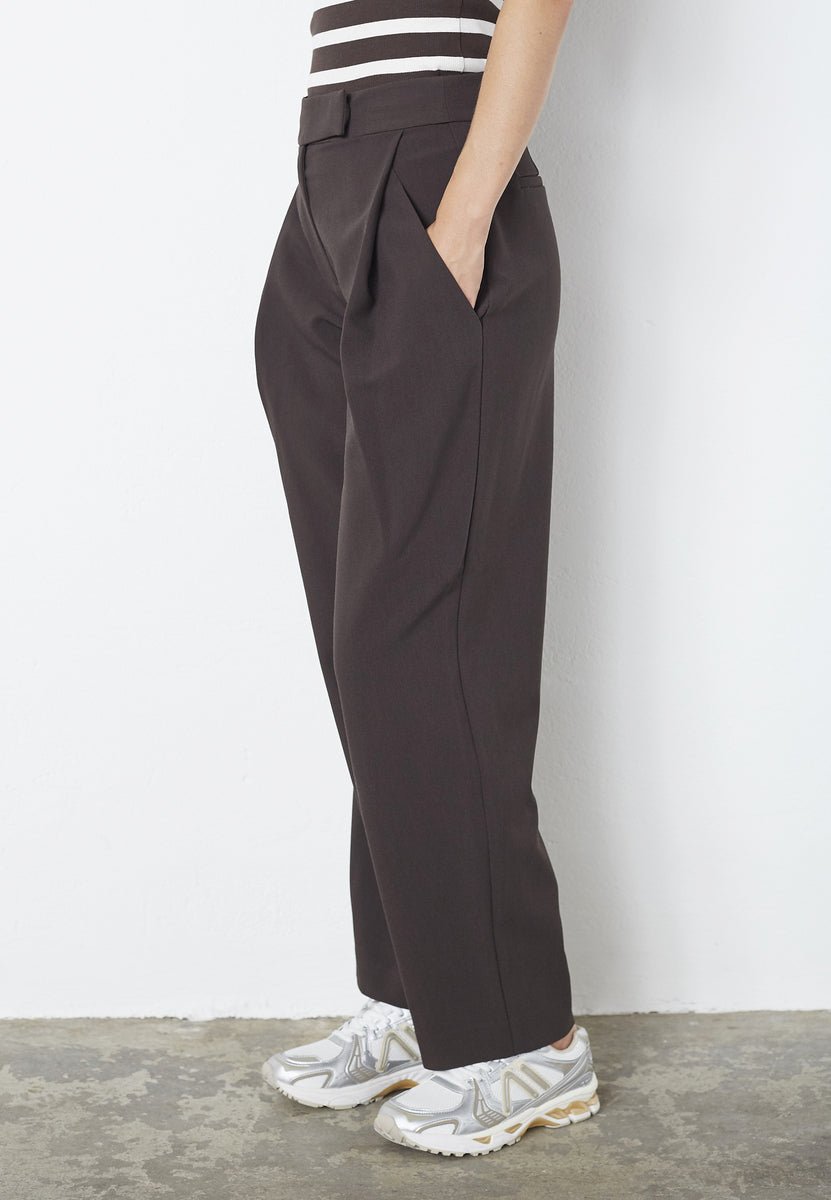 VolaCC Carrot Pleat LL Pant - Dark Brown - Co'couture